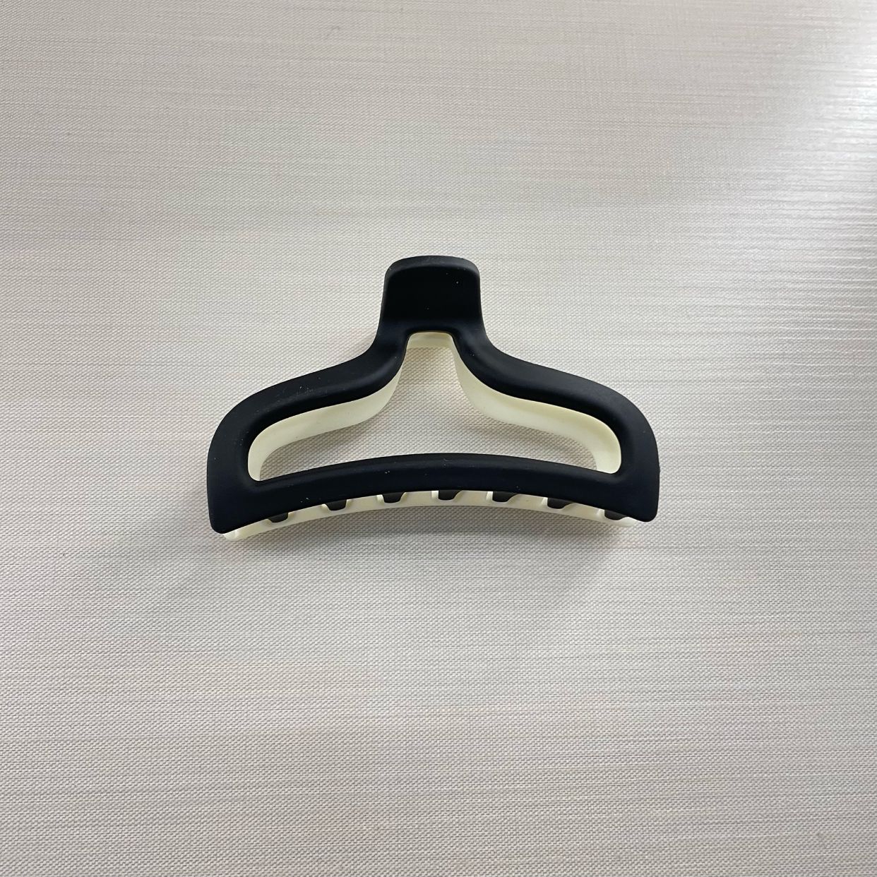 Oufeile superficie de dos colores AB textura esmerilada agarre cuchara trasera femenina alta Cola de Caballo tiburón clip accesorios para el cabello horquilla al por mayor