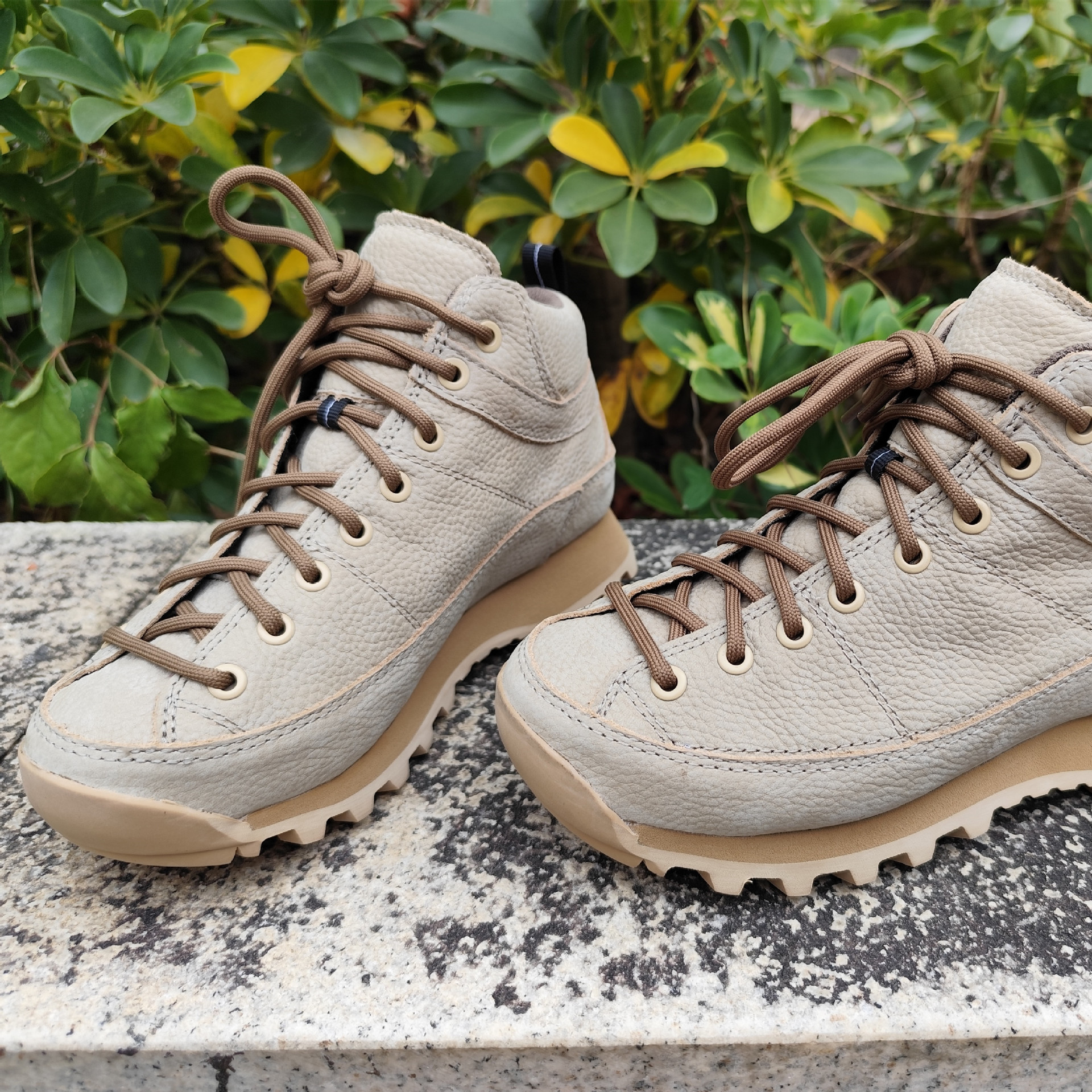 ShoeGlobe Dongwu Outdoor Factory Hiking Mountaineering Waterproof Men's Women's Genuine Leather Top Layer Cowhide Sports Shoes_voghion.com