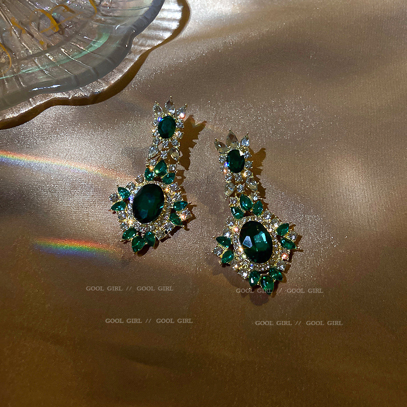 Fashion Rhinestone Emerald Geometric Contrast Color Earrings Wholesale display picture 1