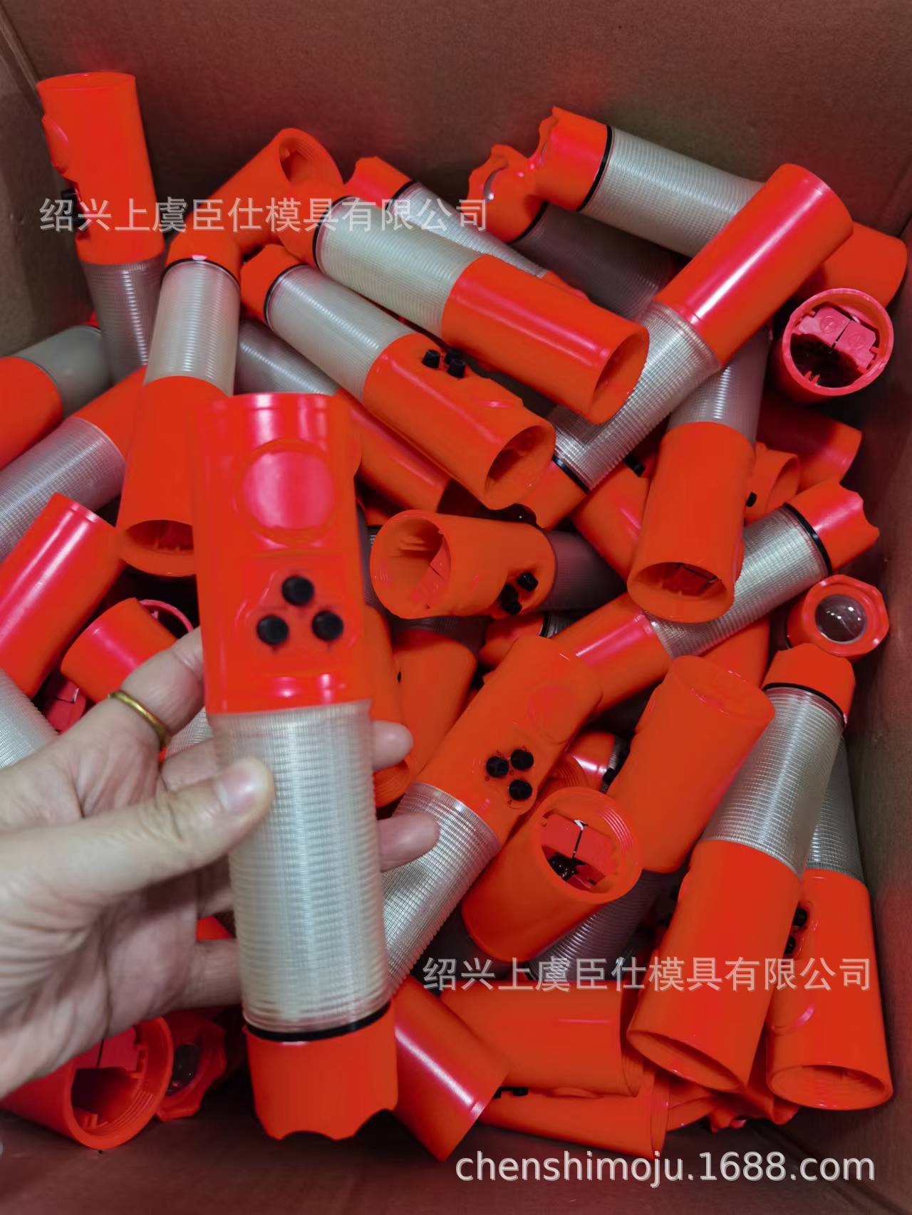 Multifunctional car flashlight, vehicle-mounted fire emergency sound and light alarm, safety hammer, six-in-one escape hammer, and window breaker