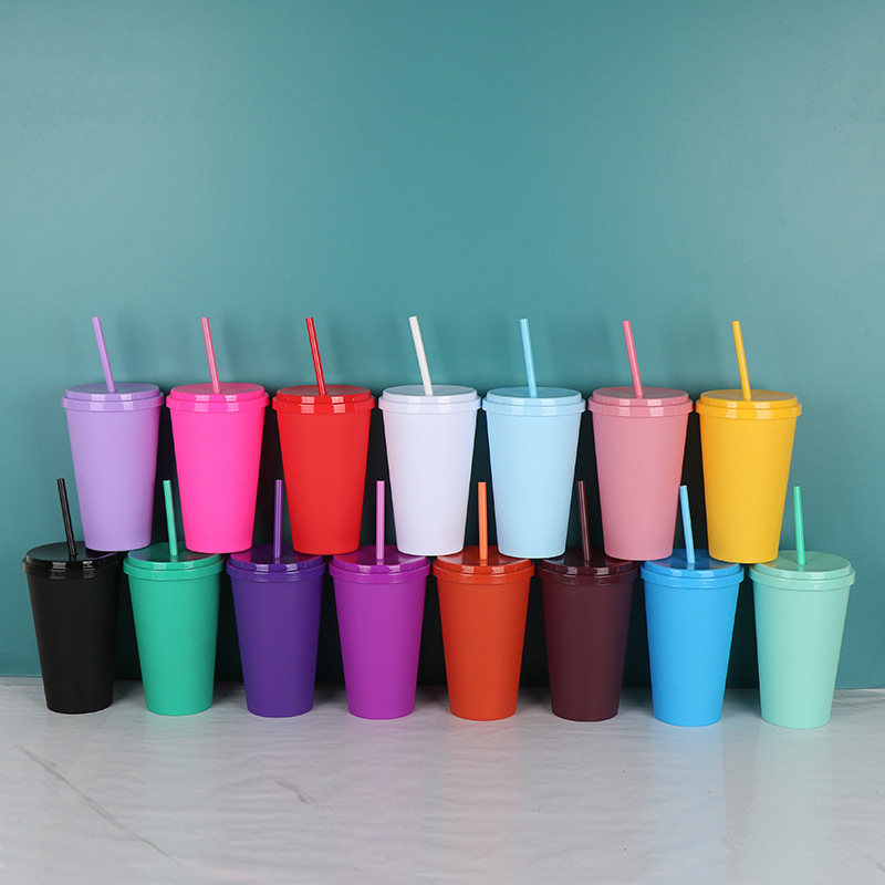 Caramelo transfronterizo red de color rojo ventas calientes sin borde taza de paja de plástico americano con tapa taza de paja taza de agua mayorista