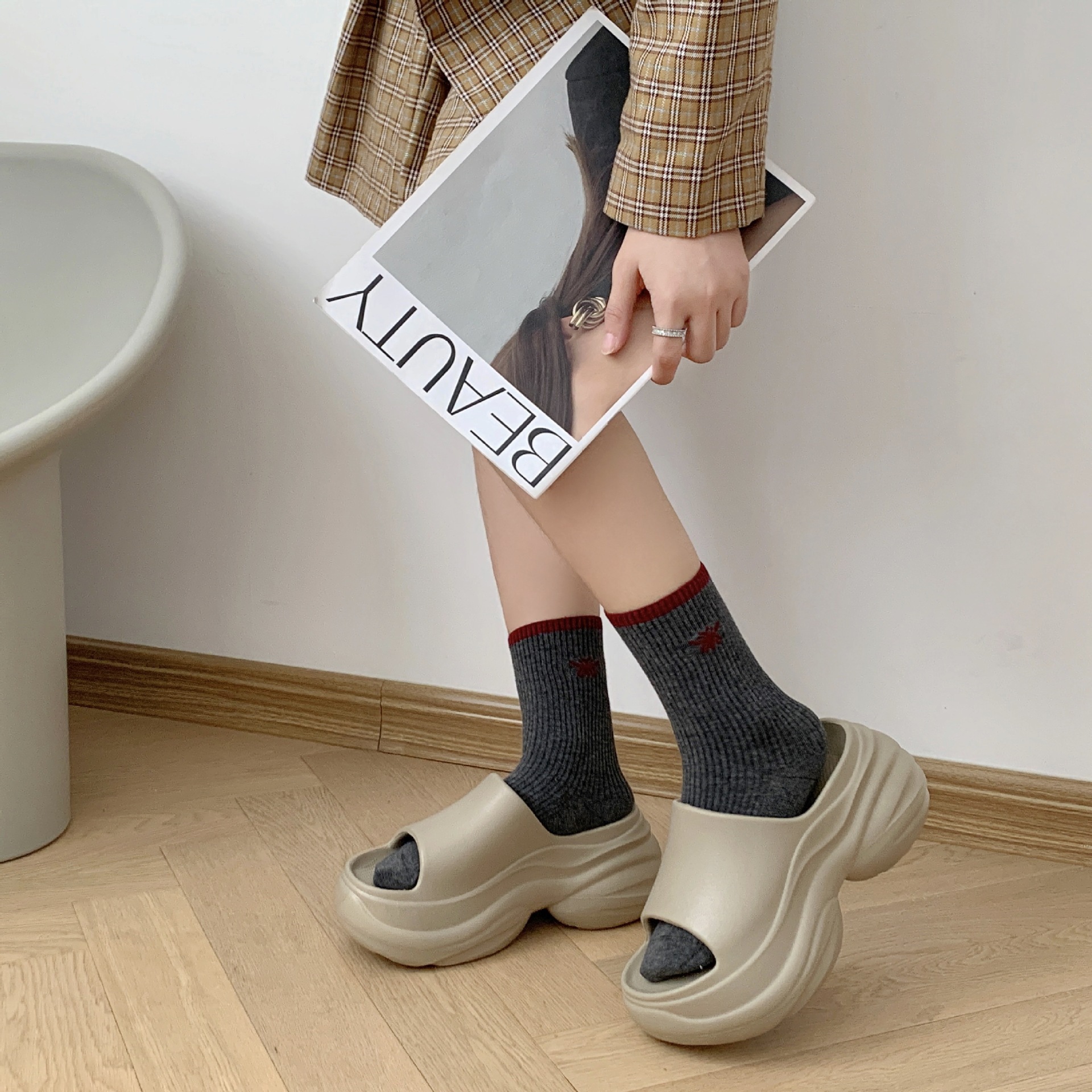 Women's Summer Slippers EVA Non-Slip Thick Soled Height Increasing Fashionable Versatile Home Wear High-End_vogvips.com