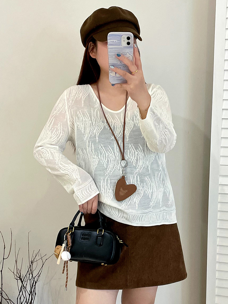 Plus-size women's thin U-neck top, women's lace shirt, 2025 autumn, overweight girls wear it as an outer layer and as an inner layer jacquard knitted sweater, 23567