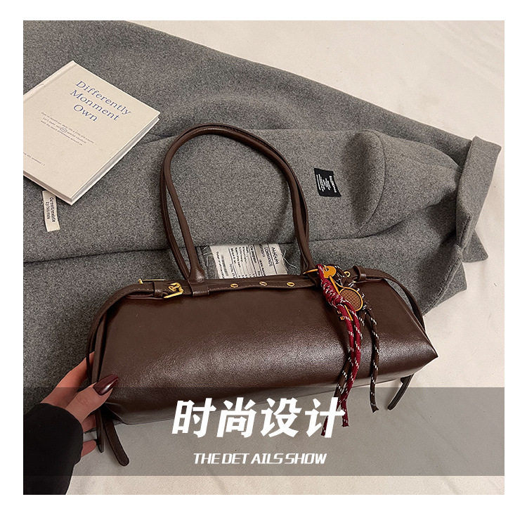 Túi xách baguette nữ phong cách retro, túi đeo tay và kẹp nách thời trang, kiểu dáng gối mềm mại — Burgundy không có mặt dây chuyền, Màu nâu không có mặt dây chuyền, Màu đen không có mặt dây chuyền, Màu nâu với mặt dây chuyền chi tiết 6