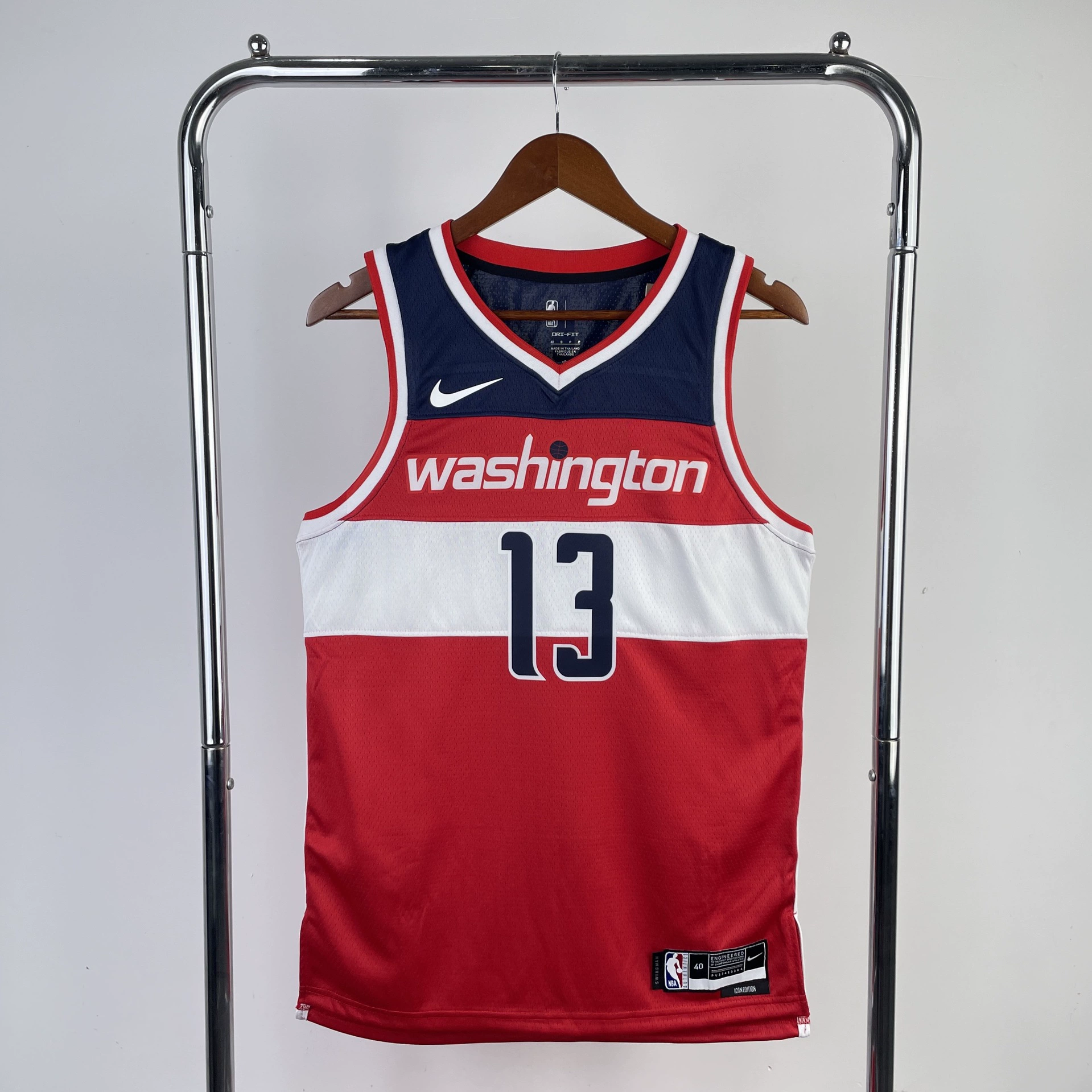 Двадцать четвертый сезон Wizards City Edition № 33 Кармa Kuzma № 13 Poole № 8 Avdija 4 Джерси Вестброк
