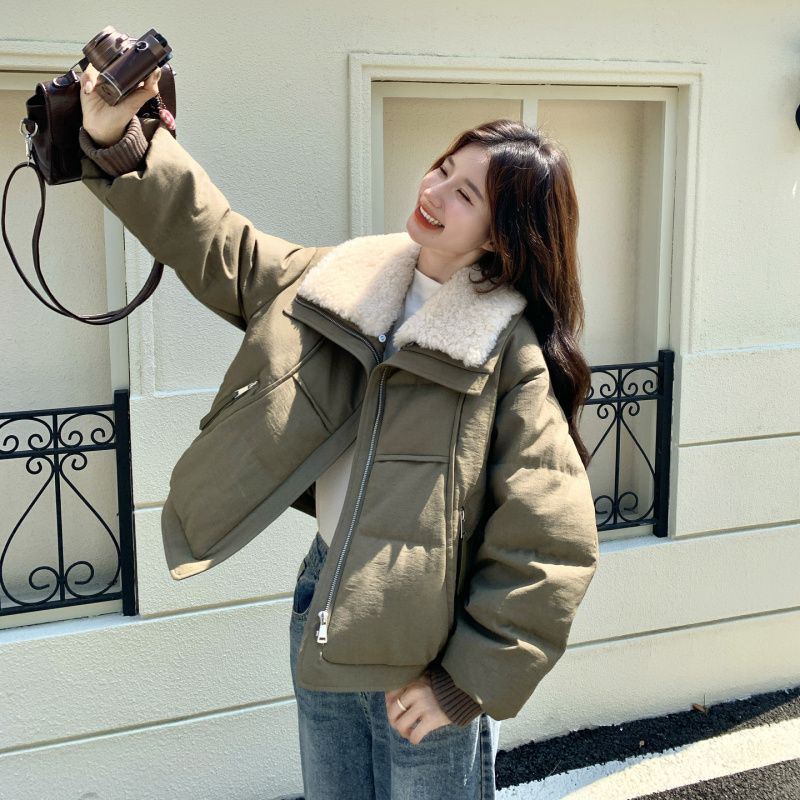 韩版休闲气质白鸭绒羽绒服女冬季宽松军绿色翻领羊羔毛加厚外2025