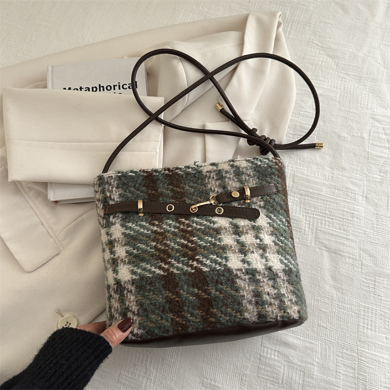 Bolsa de mano de tela a cuadrícula de gran capacidad para viajar bolsas de mujer 2024 nuevo otoño invierno exterior ocio bolsas de cubo de hombro