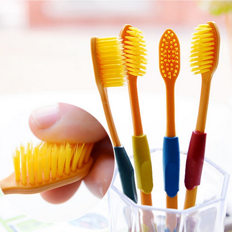 Venta al por mayor cepillo de dientes de carbón de bambú amarillo cepillo de dientes de carbón de bambú negro nano cepillo de dientes protector de dientes 4 piezas dedo del pie puntiagudo