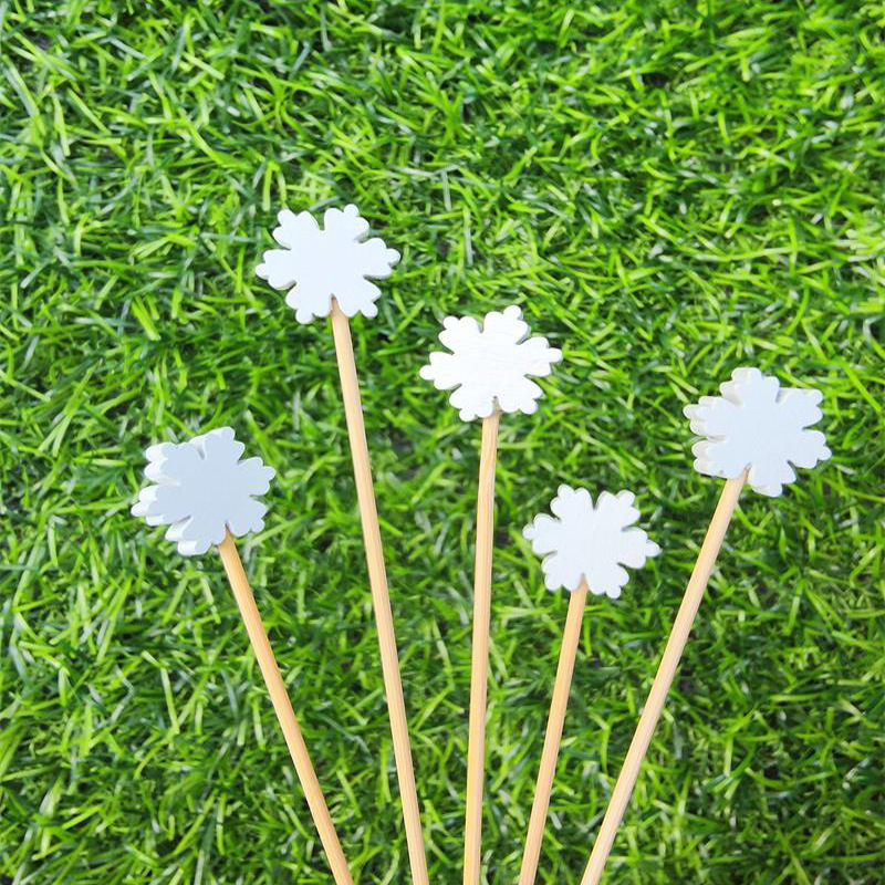 5種類の白い雪花果物を提供して、使い捨て竹串クリスマスシリーズの雪花の形を100本混ぜて入れます|undefined