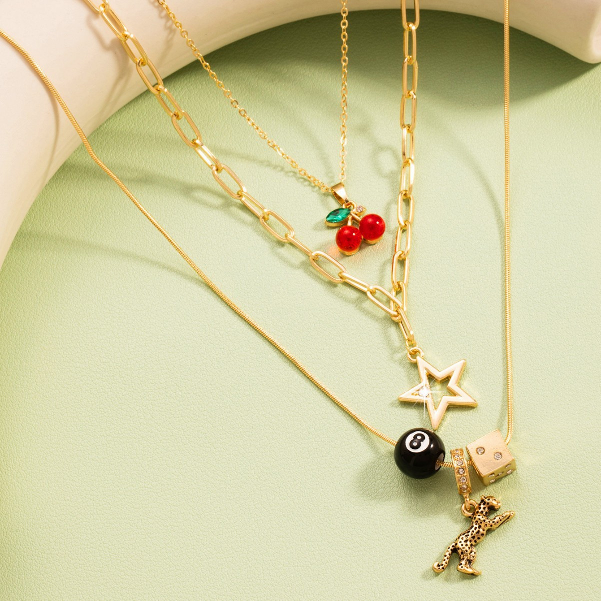 Collana a strati minimalista con catene delicate per donna_voghion.com