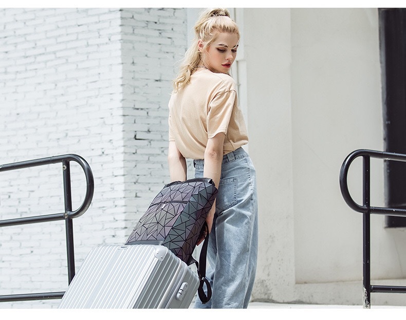 2024 Autumn and Winter New Fashionable Colorful Lingge Large Capacity Travel Mountaineering Luggage Backpack_voghion.com