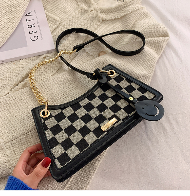 Fashion One-shoulder Messenger Bag Autumn And Winter Checkerboard Chain Baguette Bag display picture 10