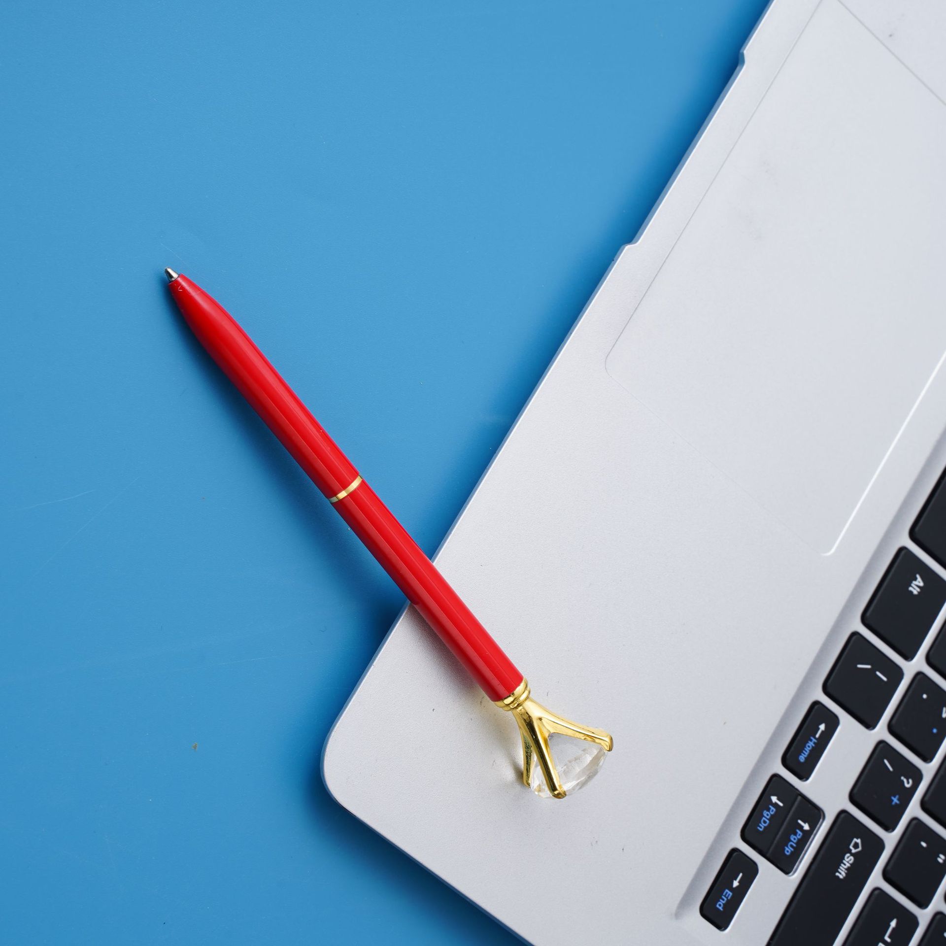 Fábrica al por mayor multicolor en stock bolígrafo de diamantes ins estilo Oficina pluma de metal Logotipo de impresión