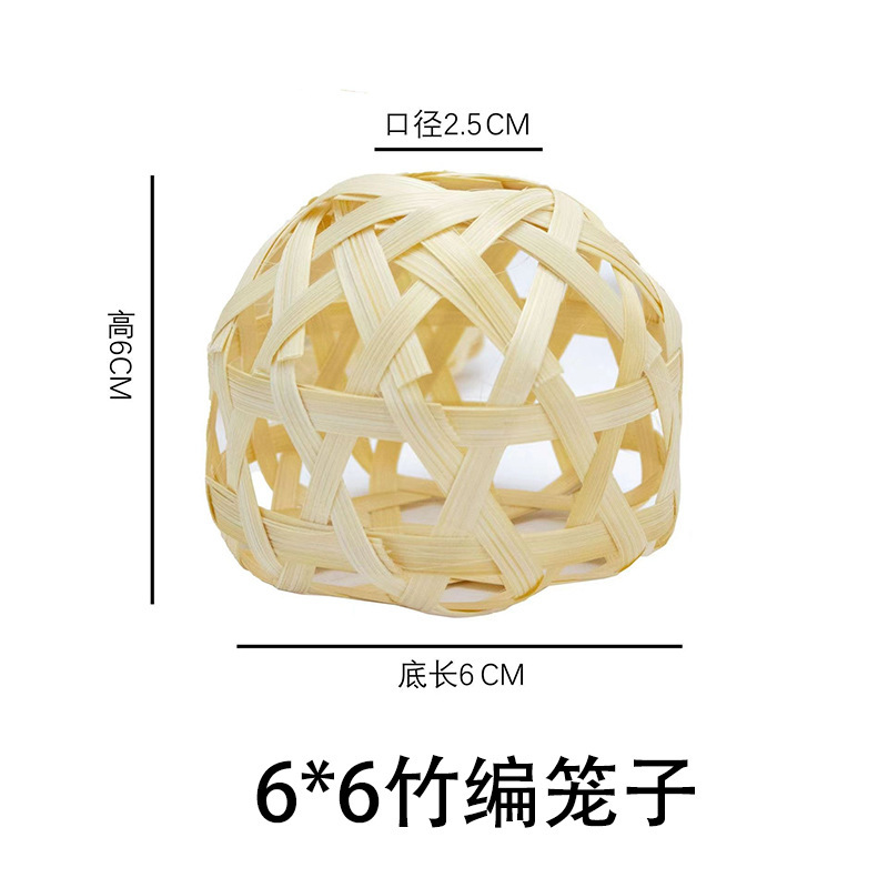 広西の大量の手作りの竹は提灯の小さい提灯の材料を編みます。|undefined