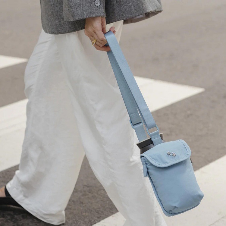 泰国小众设计多功能户外登山水壶包手机斜挎包休闲尼龙健身包潮包