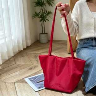 hobo�ǹ�ɫ�p�����������e����μ�ˮͰ���r�аٴ㼑��L���ذ�