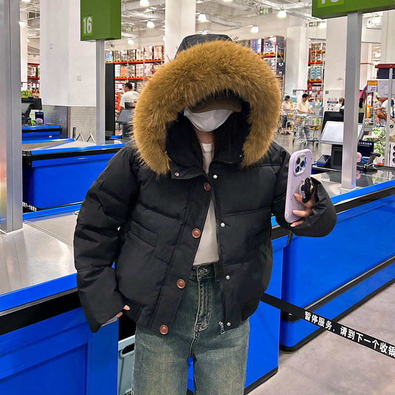 Comercio exterior corto de pluma de algodón mujer invierno 2024 pequeño engrosado chaqueta de algodón cálido abrigo de cuello de pelo grande chaqueta de algodón