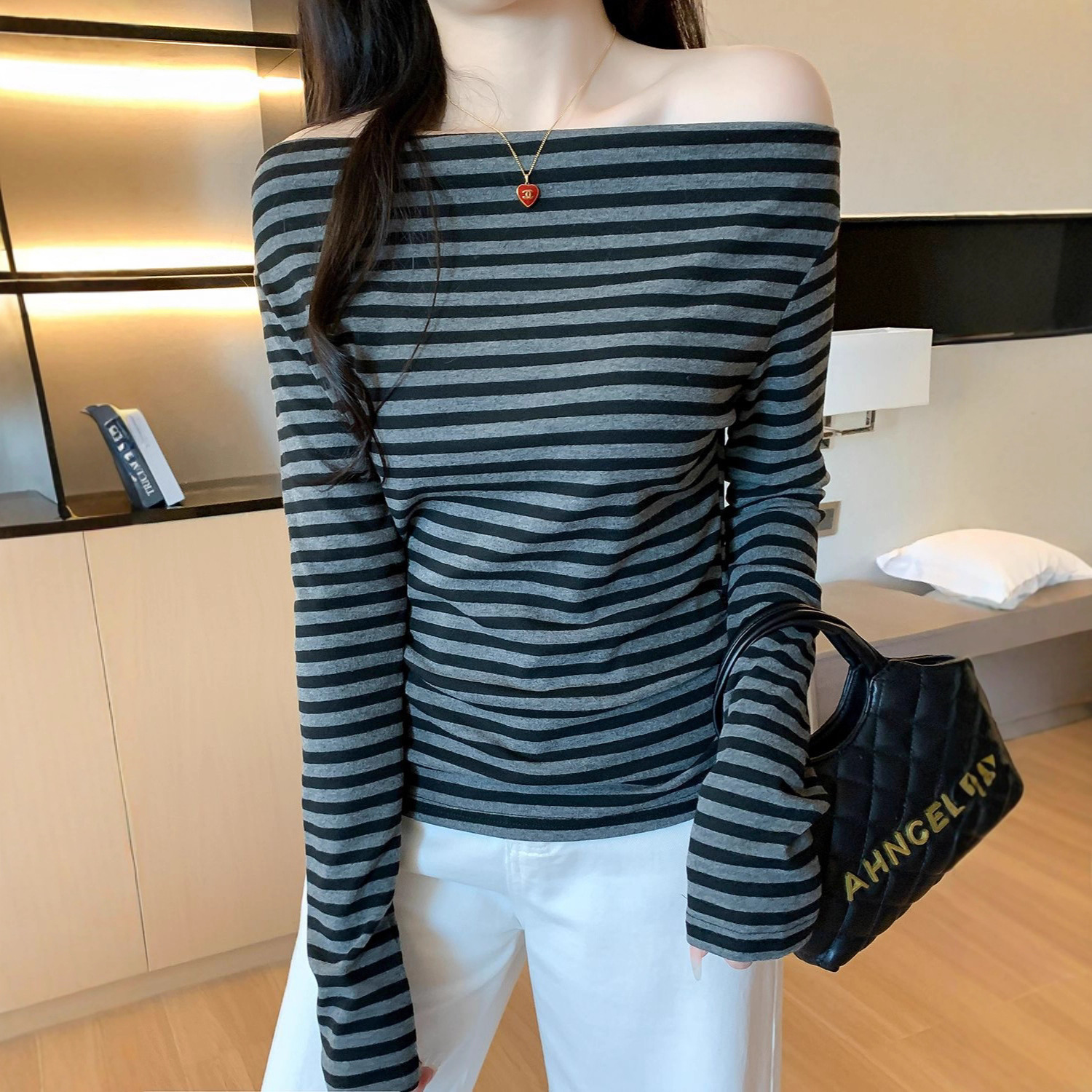 Early autumn design off-shoulder retro striped sexy long-sleeved T-shirt for women, pure and sexy style, slim fit base layer, cross-border