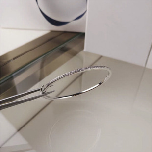 �׽�ɫ�ʯ���CŮ����朕r�к��s����荼����S925���y