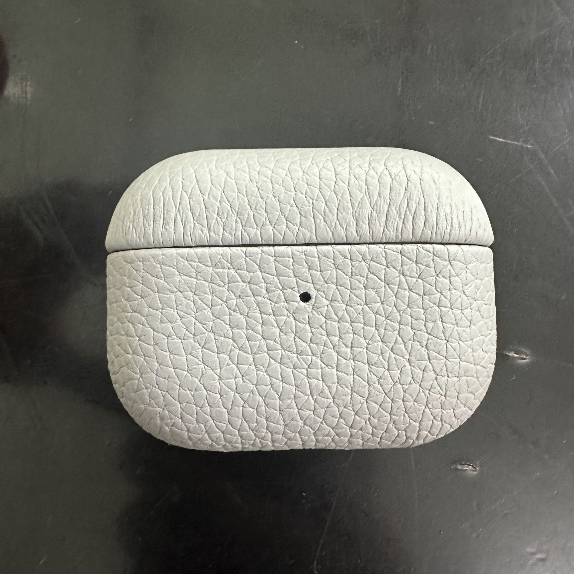 Кожаный защитный чехол Two Windows с текстурой личи для AirPods