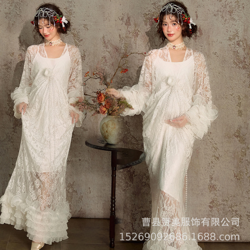 New Style Maternity Photo Shoot Clothing from the Photo Studio: French-Style Pure Desire Lace Dress for a Beautiful and Atmospheric Photoshoot with a Belly Photo