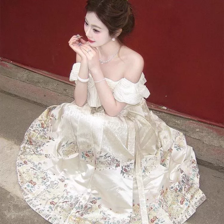 Thin set, elegant Hanfu, Chinese style, open shoulders, fitted