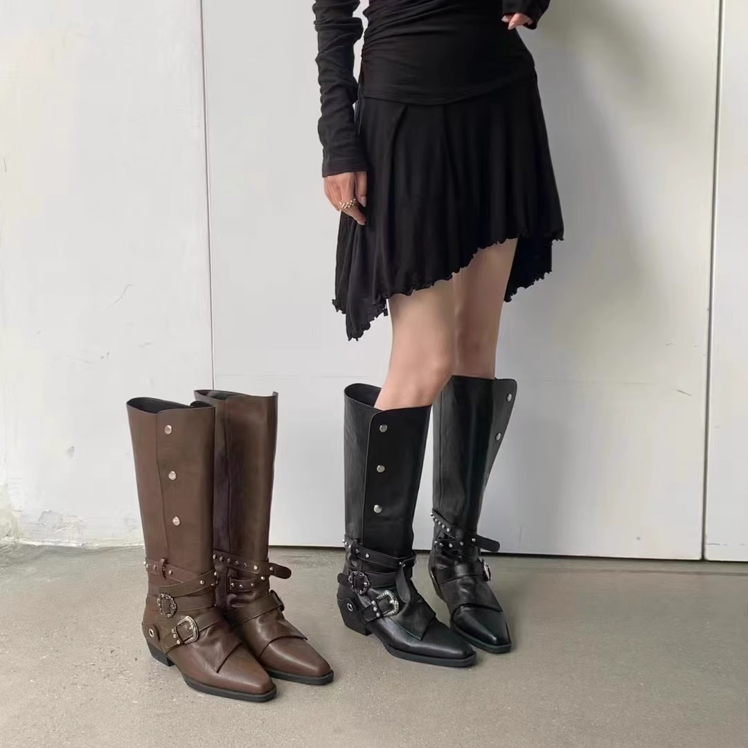 Retro design high boots with studs pointed-toe