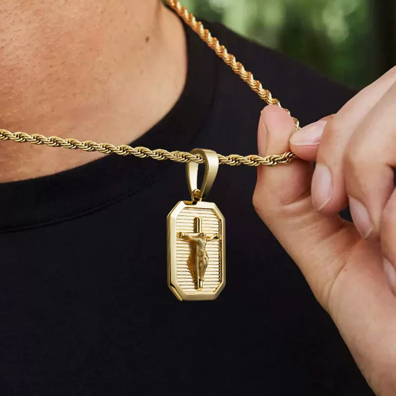 新款跨境欧美小众铜镀金十字架项链镀18k金高级感十字架吊坠方形