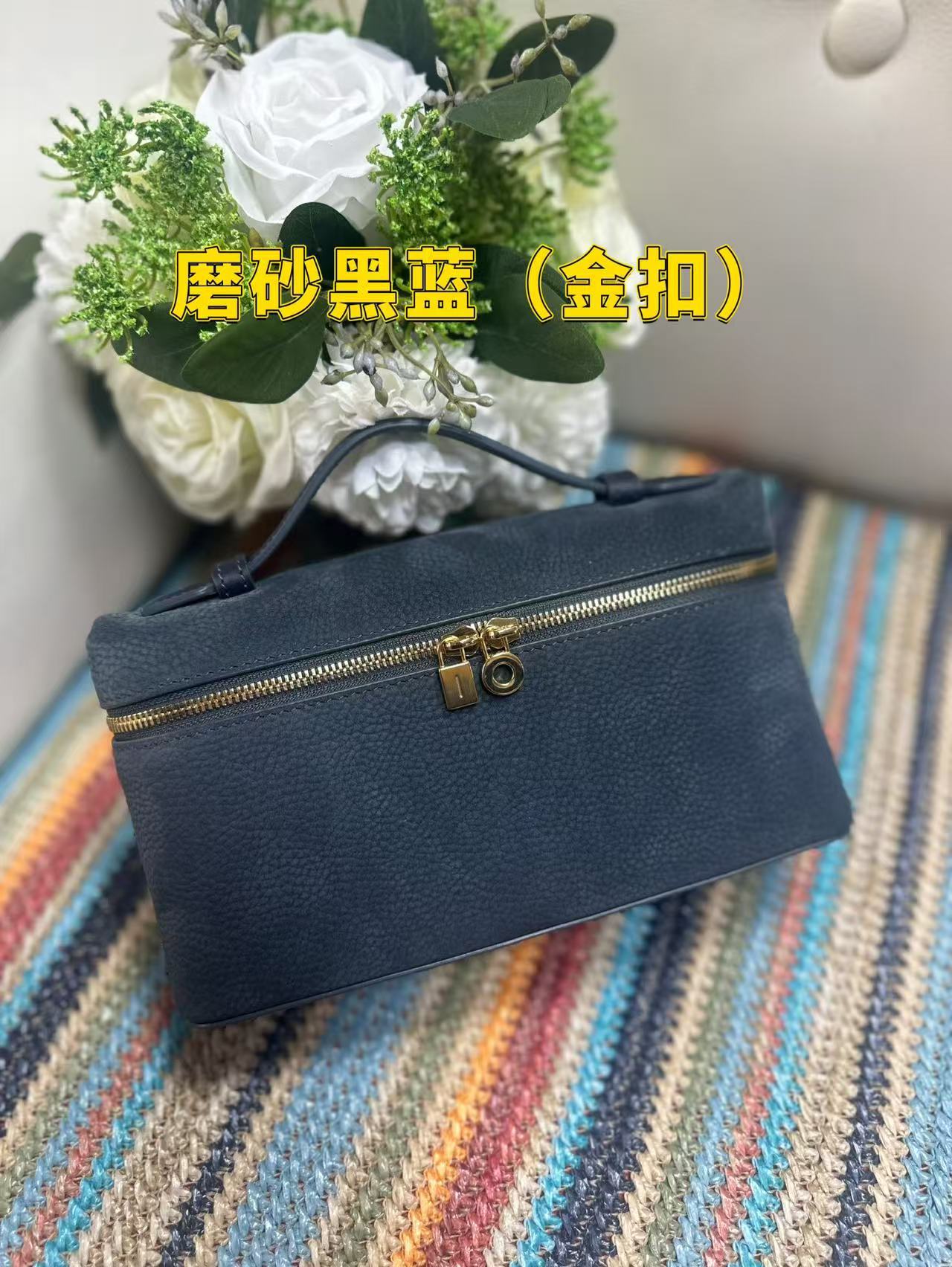 새로운 매트 블랙과 블루