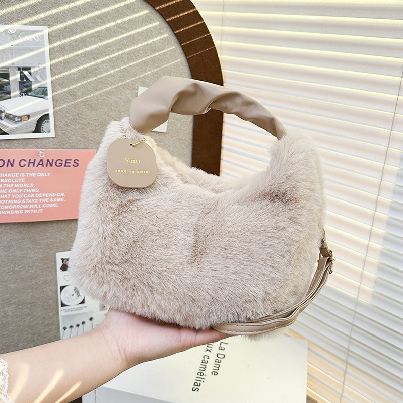De alta calidad de felpa nuevo bolso versátil nicho Otoño e Invierno versátil bolsa de Mensajero de la moda femenina furry