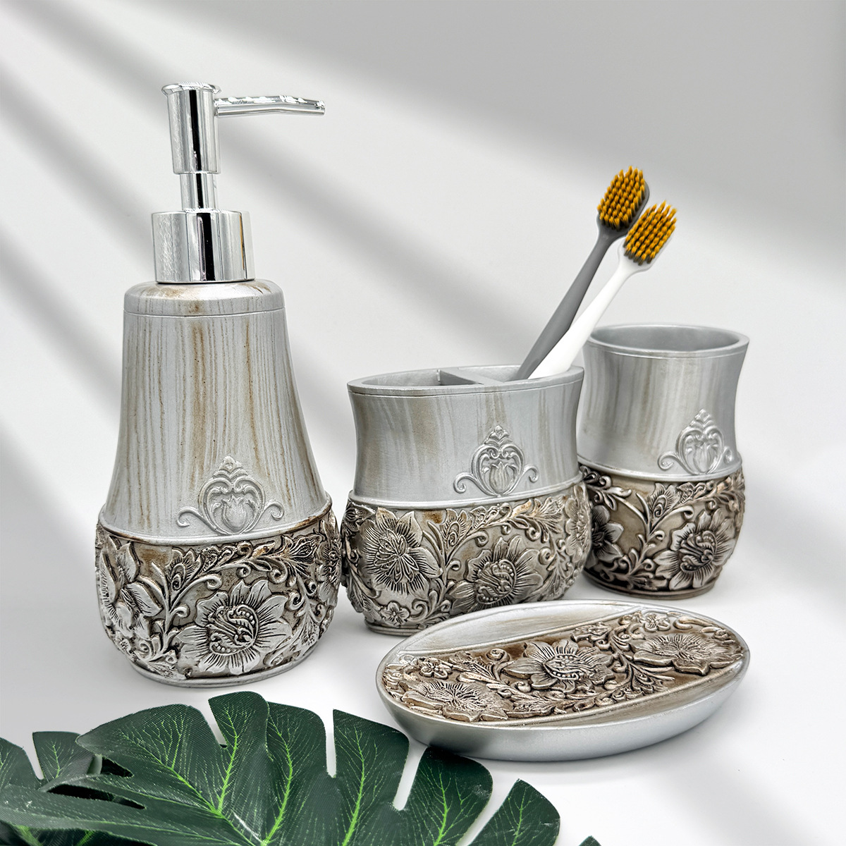 Baño pintado moderno nórdico, hogar de cuatro piezas, baño de hotel, juego de lavado, artículos de baño, botella de desinfectante de manos