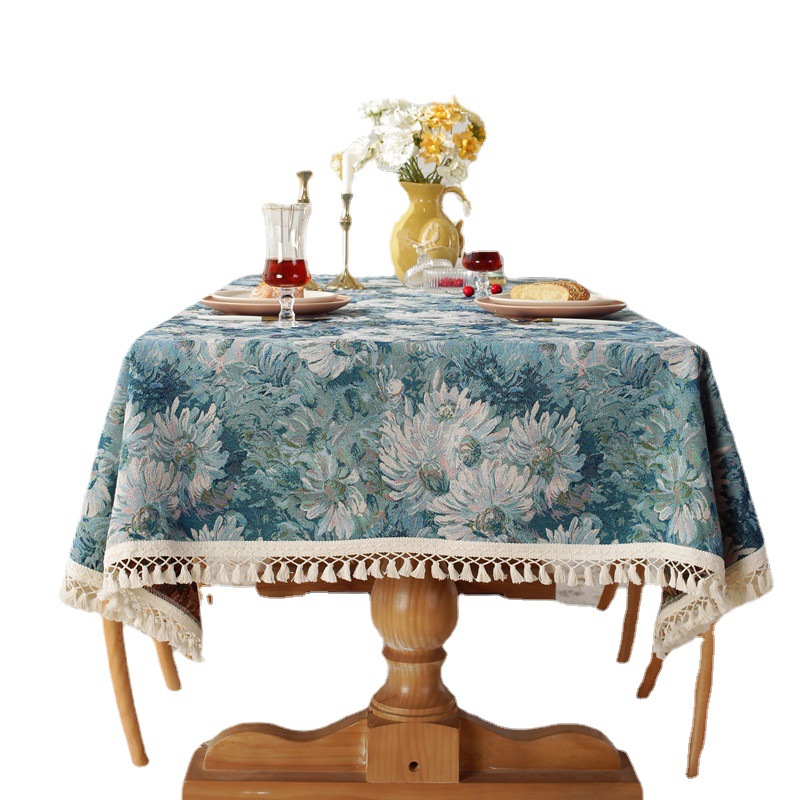 Mesa de centro rectangular de comedor con estampado vintage de jacquard teñido en hilo de poliéster y algodón, con borla cruzada y margaritas azules._voghion.com