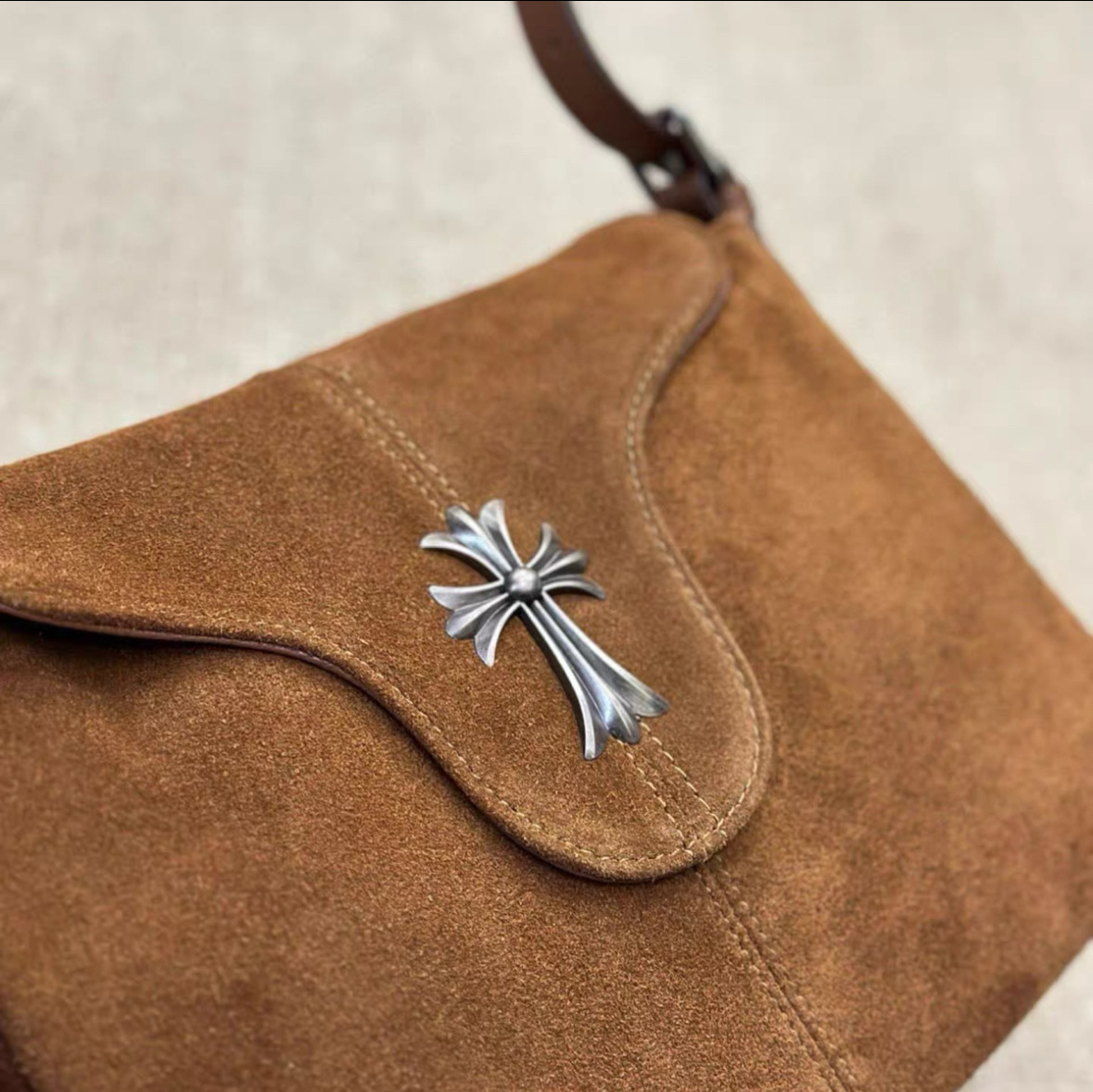 Luxury Style Suede Shoulder Bag For Women, Handbag And Crossbody Bag For Men, Textured Travel And Storage Bag - Thumbnail 3