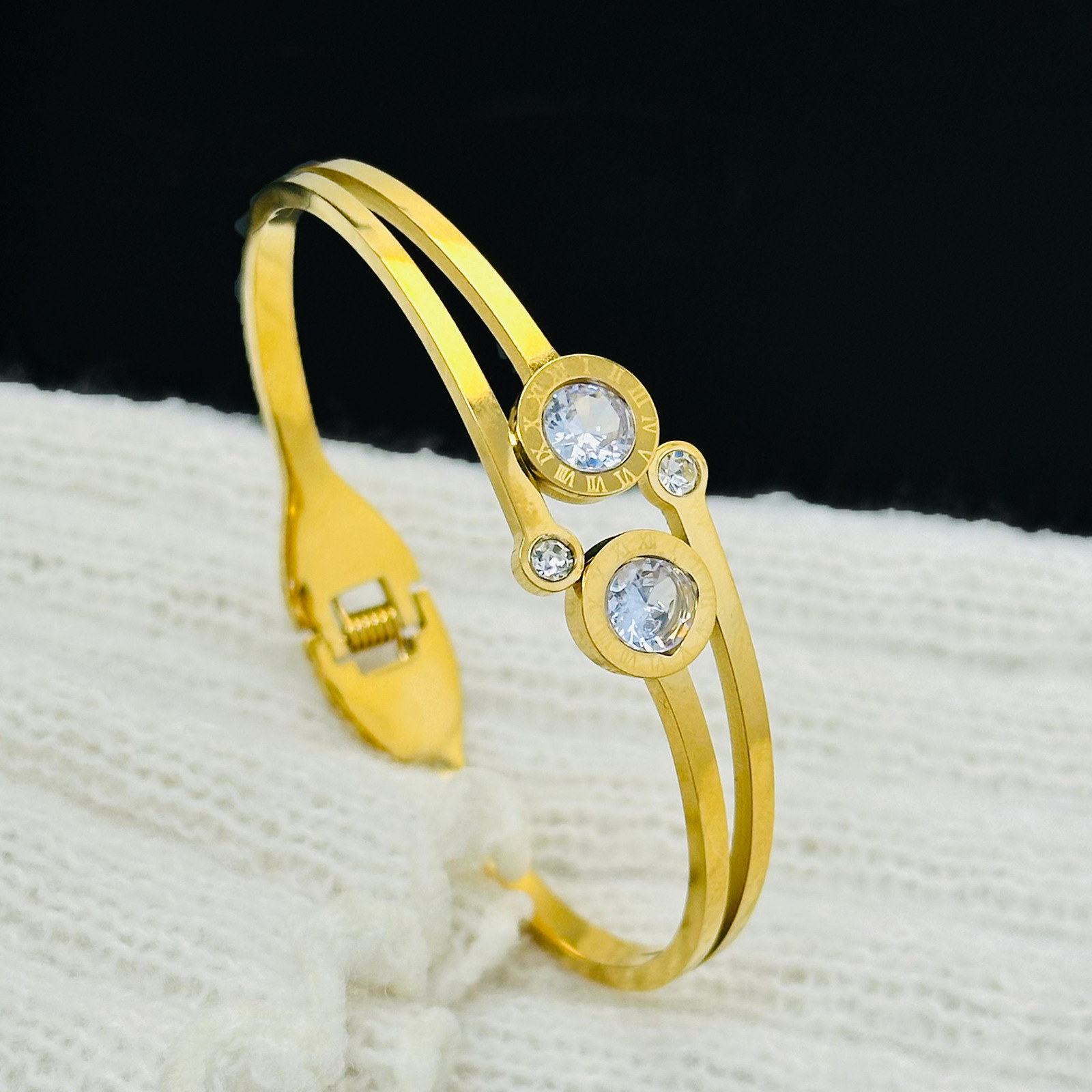 Brazalete de diamante de letras romanas transfronterizas lujoso ligero abierto de titanio de oro 18k nuevo brazalete de acero inoxidable joyas