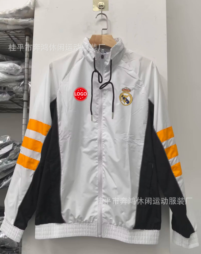 2526 chaqueta de fútbol con capuz nueva chaqueta de calentamiento a prueba de viento Barcelona Arsenal Real Madrid Manchester United chaqueta deportiva