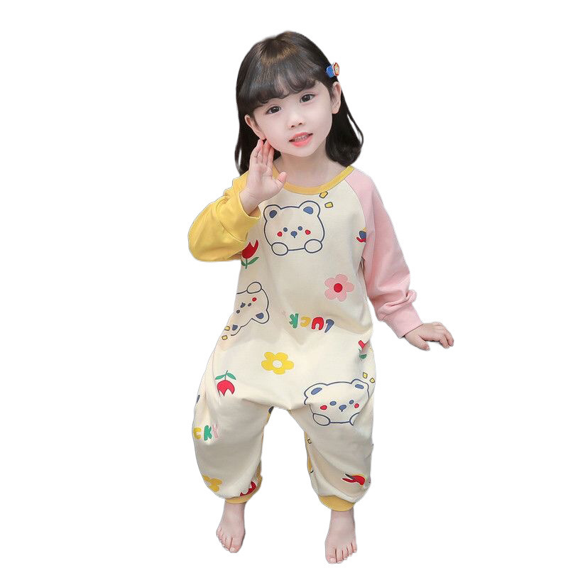 女の子の赤ちゃんの長袖のワンピースのパジャマ|undefined