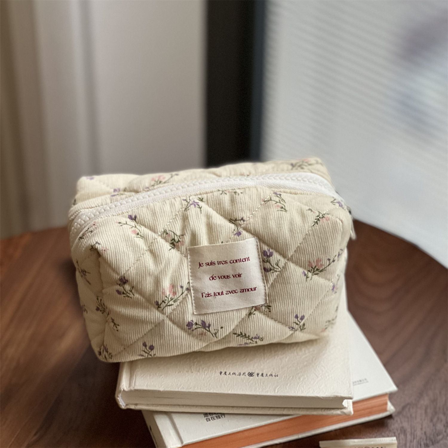 30g Weight Canvas Lining Material Zipper Closure Type / Strap Type Cosmetic Bag Bags Type Holiday, Daily Occasion Corduroy Material Heart Shape, Flower Pattern All Seasons Season Women's Gender Classic Style Style Square Shape Classic Style Heart Shape Flower Corduroy Square Makeup Bags 24