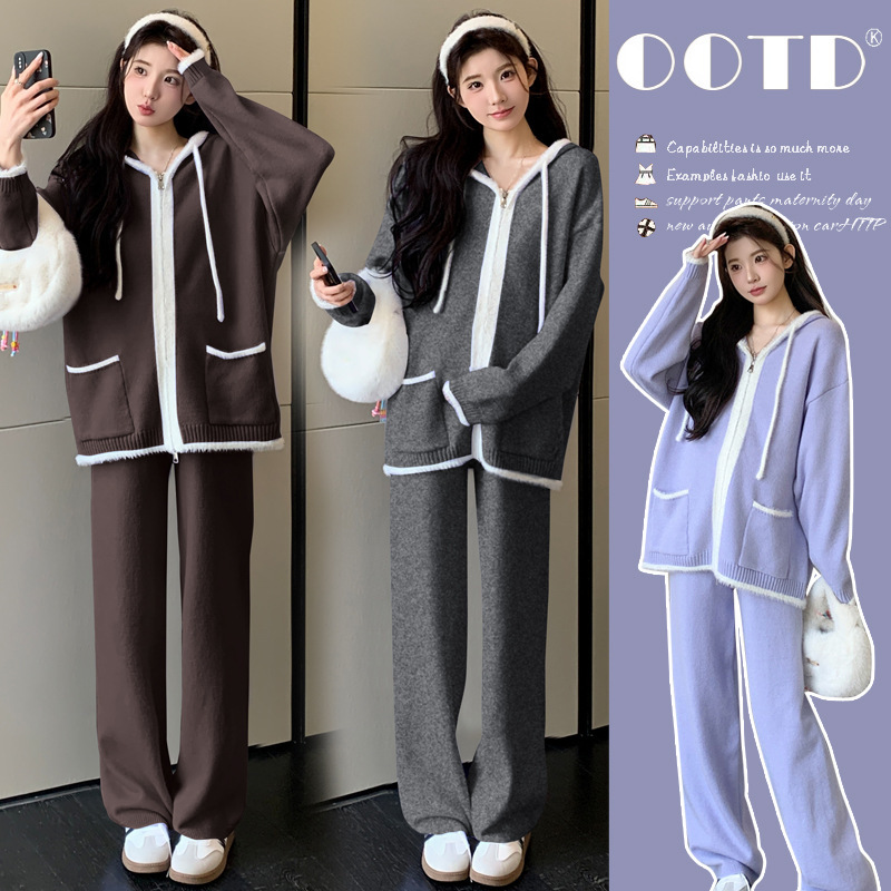 Maternity wear for autumn and winter: loose, stylish, color-blocked casual sweater with zipper and hood, paired with maternity wide-leg pants casual set Maternity wear for autumn and winter: loose, stylish, color-blocked casual sweater with zipper and hood, paired with maternity wide-leg pants casual set