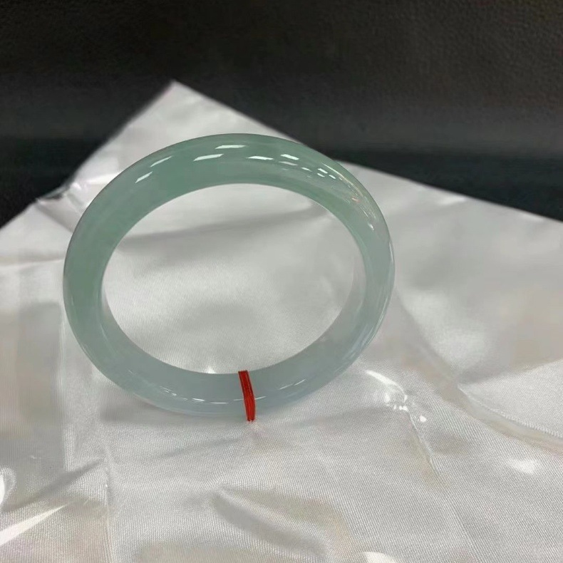 Vòng tay ngọc bích tự nhiên Miến Điện cao cấp, đường kính trong 52–64 mm chi tiết 2
