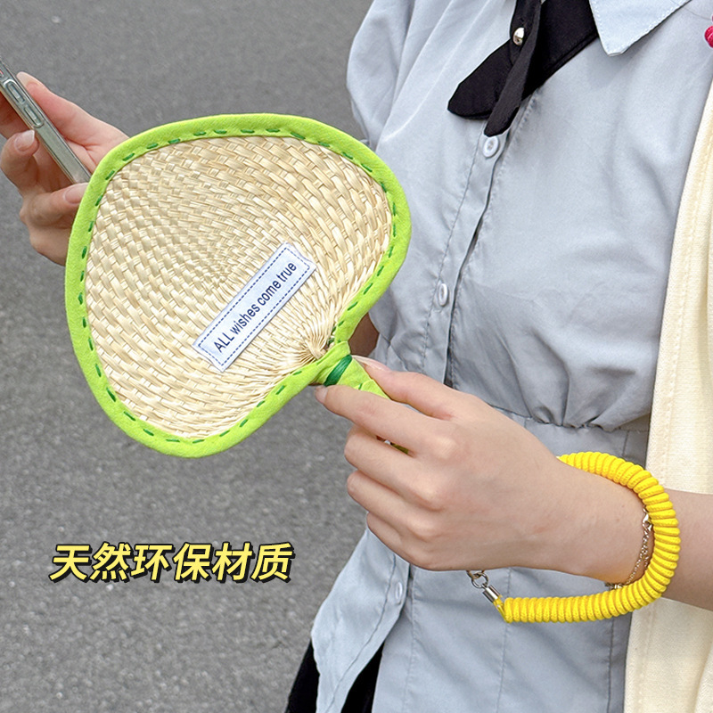 ミニ蒲扇純手編み女子は夏にドーパミンの扇子を持ち歩いています。|undefined