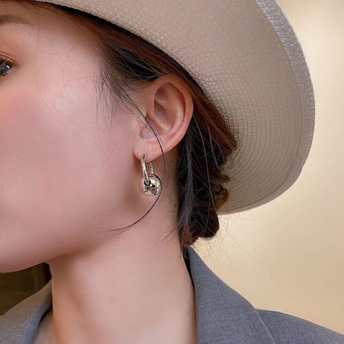 French lightweight luxury celi metal round ball brass ear clips with a cool, elegant, high-quality accessory earrings jewelry