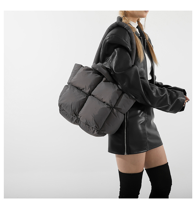 Neue Daunentasche, Baumwollkleidung, Damentasche, einfache, mit Baumwolle gefüllte Weltraumtasche, Einkaufstasche, weiche, karierte tragbare Umhängetasche_voghion.com