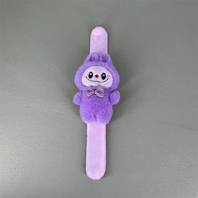 보라색 세로형 헝겊 인형