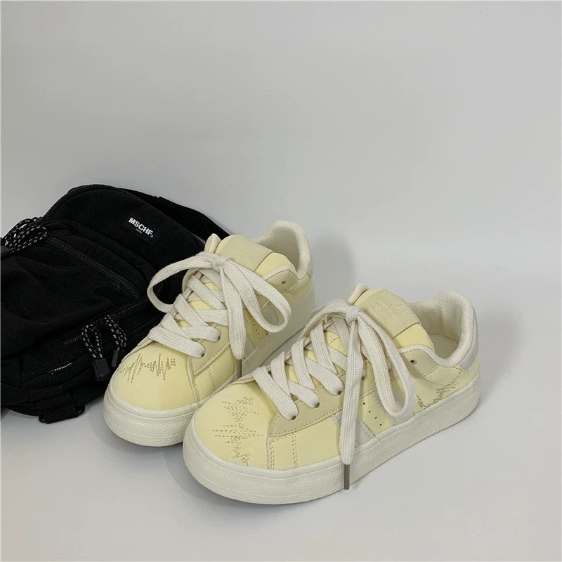 2025 весенние сплошные кроссовки женские французские романтические тенденции новые высококачественные модные пригородные студенты дикие и милые