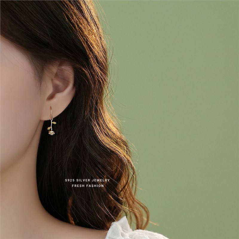 S pure silver fashionable rose for women, versatile temperament, forest style design, ins small fresh earrings_voghion.com