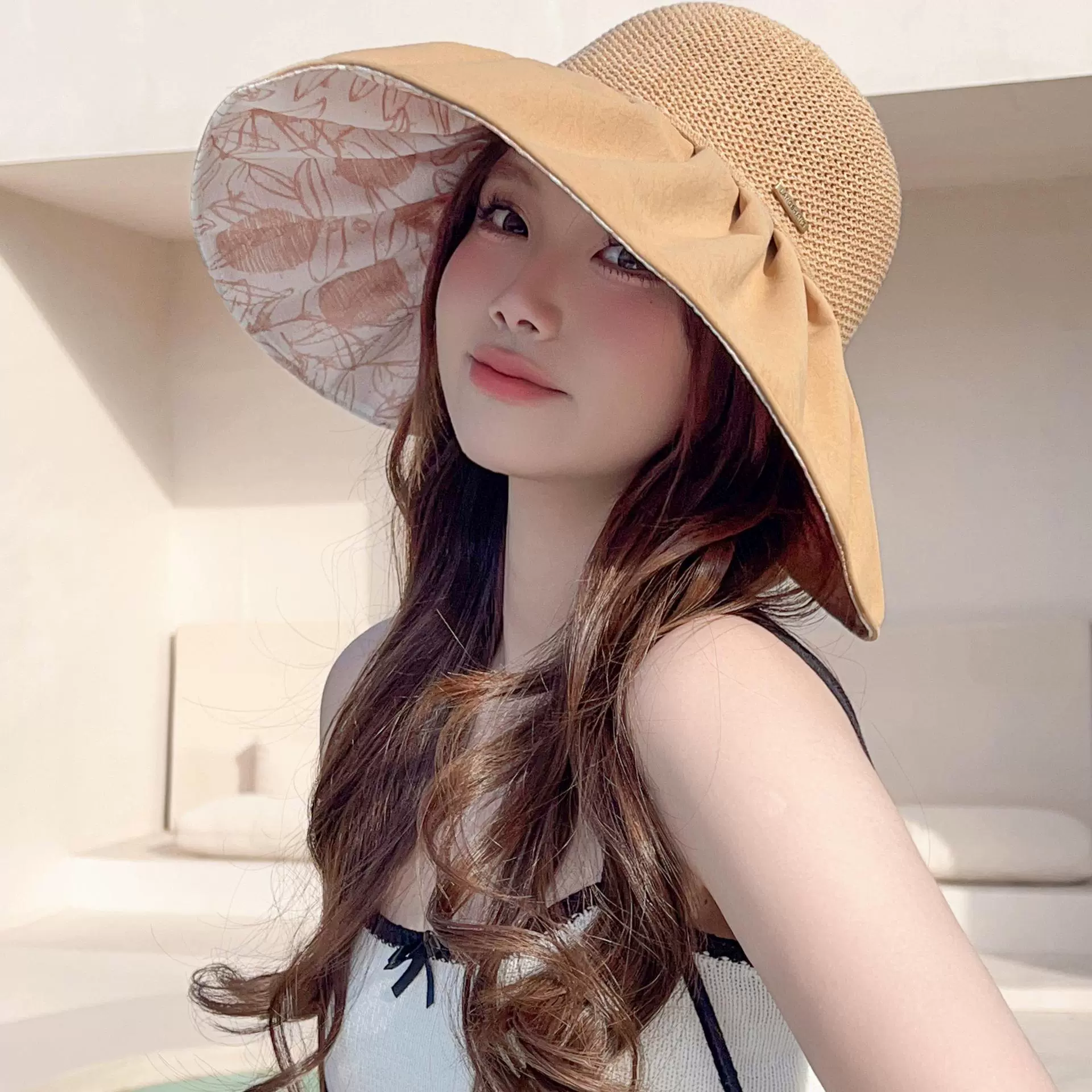 Quality summer sun hat, beach sun protection cream