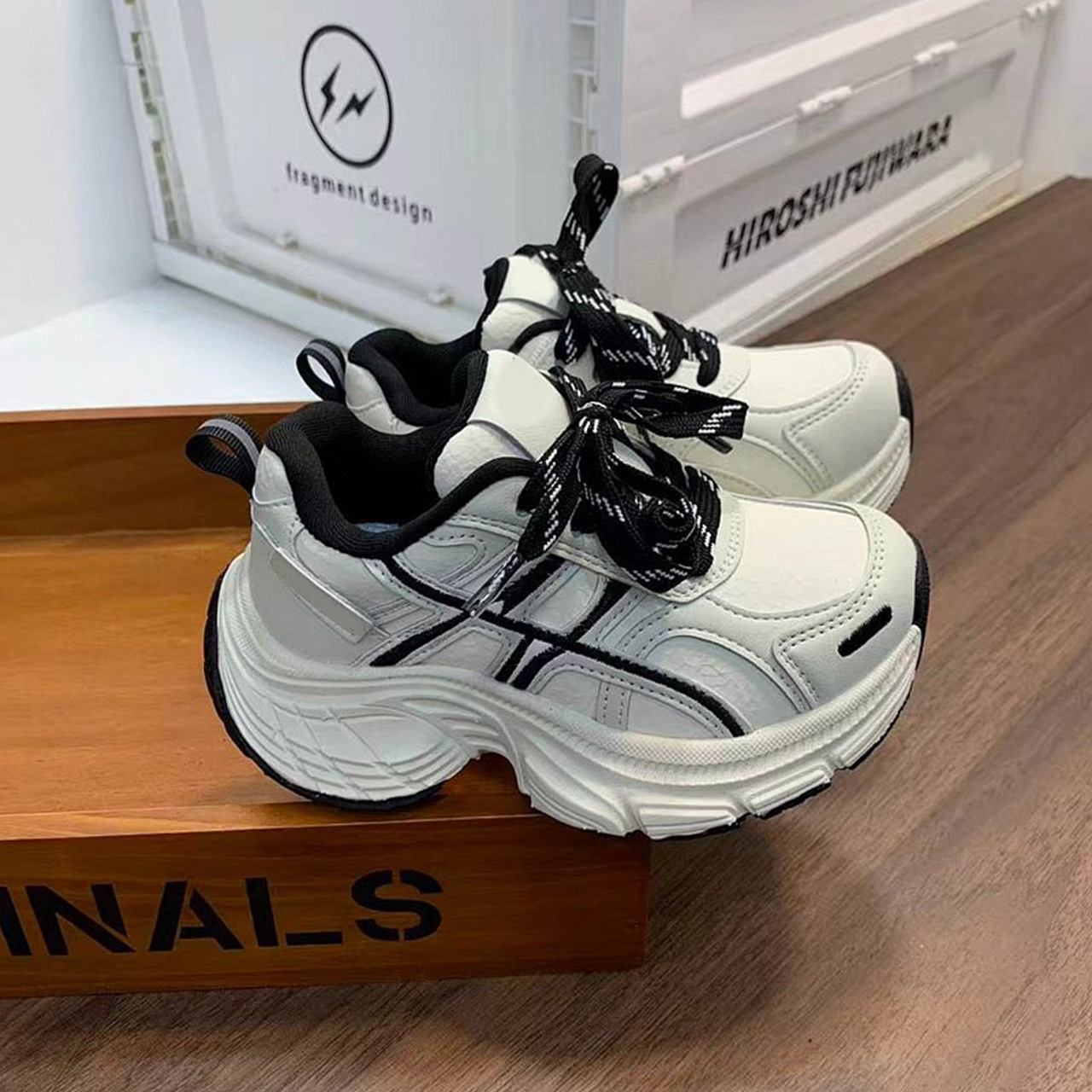 Zapatos deportivos para niños 2026 primavera nuevos zapatos de running para niños respirables zapatos de papá zapatos casuales para niños mayores
