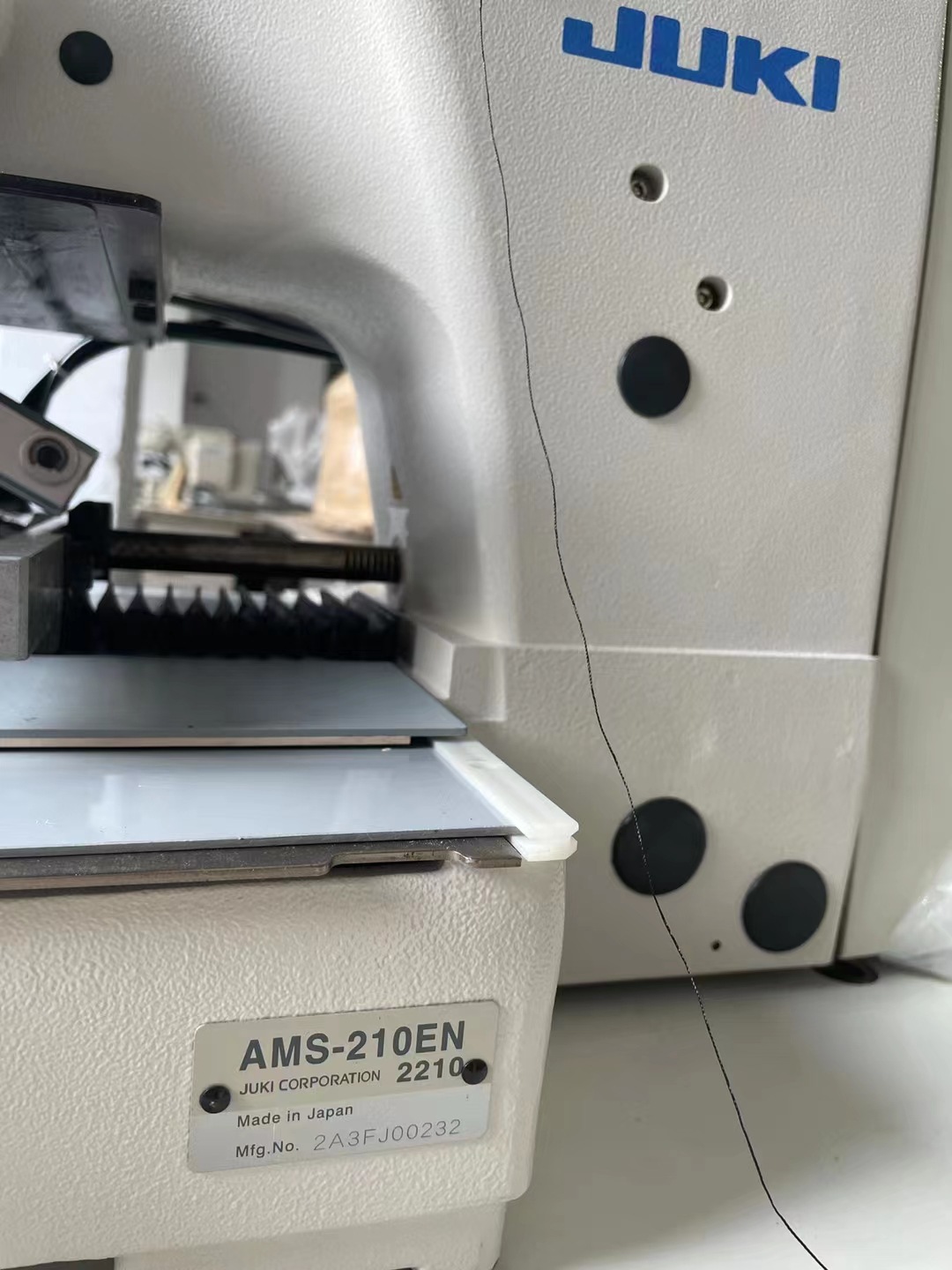 Máquina pesada japonesa juki AMS - 210EN con función de entrada Circulación electrónica Máquina de coser Máquina de patrón para artículos de mascotas