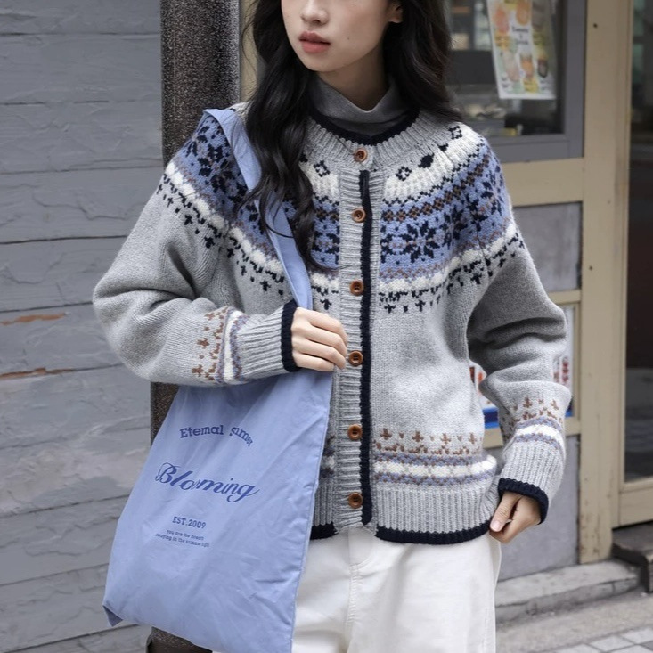 Snowy Days in Norway/Nordic Style Retro Fair Isle Sweater for Women Winter Knitted Cardigan Top Jacket Snowy Days in Norway/Nordic Style Retro Fair Isle Sweater for Women Winter Knitted Cardigan Top Jacket