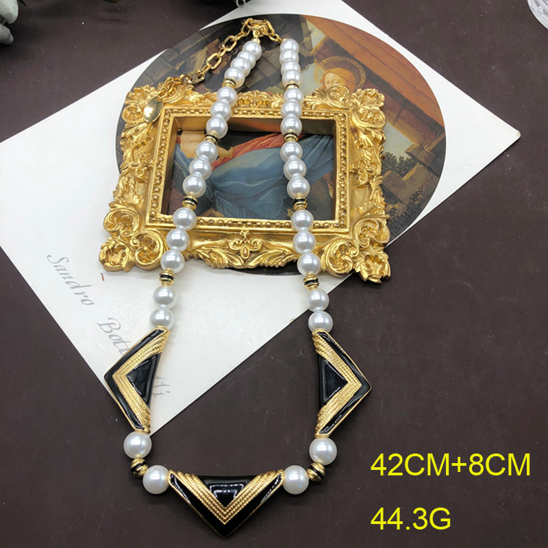 Classic fashionable universal accessory